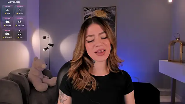 ViolettHansson online show from January 28, 2025, 9:29 pm