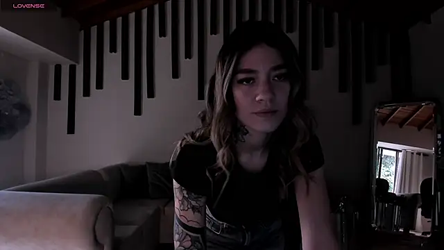 ViolettHansson online show from September 10, 2025, 6:52 pm