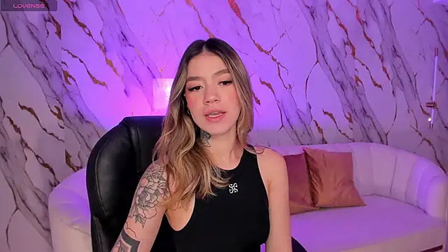 ViolettHansson online show from September 13, 2025, 12:16 pm