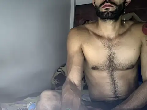 Snapshot of hideonbush051 chatting on November 5, 2025, 12:21 am hideonbush051 online show from November 5, 2025, 12:21 am