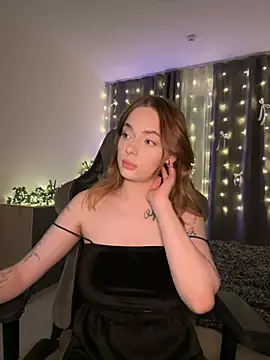 Snapshot of _MayShy_ chatting on December 19, 2024, 8:23 pm MayShy online show from December 19, 2024, 8:23 pm