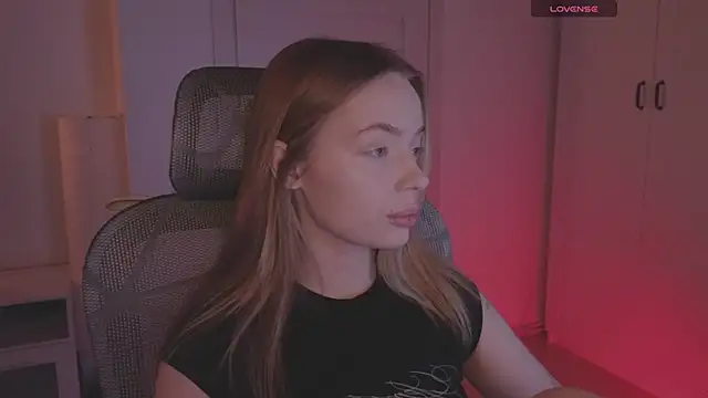 Snapshot of _MayShy_ chatting on October 25, 2025, 1:18 pm MayShy online show from October 25, 2025, 1:18 pm