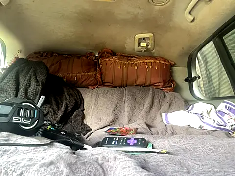 SlimeCrownzOut5 online show from September 20, 2025, 4:41 pm