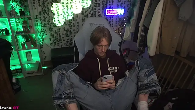 Snapshot of twinkben chatting on December 9, 2024, 9:48 pm twinkben online show from December 9, 2024, 9:48 pm