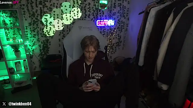 Snapshot of twinkben chatting on March 1, 2025, 8:53 pm twinkben online show from March 1, 2025, 8:53 pm