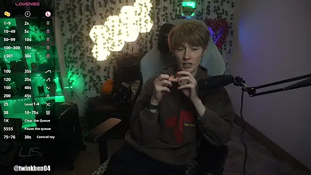 Snapshot of twinkben chatting on October 8, 2025, 7:55 pm twinkben online show from October 8, 2025, 7:55 pm