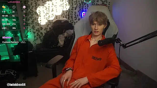 Snapshot of twinkben chatting on October 9, 2025, 8:18 pm twinkben online show from October 9, 2025, 8:18 pm