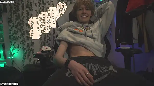 Snapshot of twinkben chatting on December 2, 2025, 12:38 am twinkben online show from December 2, 2025, 12:38 am