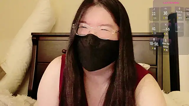 Snapshot of Kara-Nuna chatting on December 7, 2024, 6:21 am Kara-Nuna online show from December 7, 2024, 6:21 am