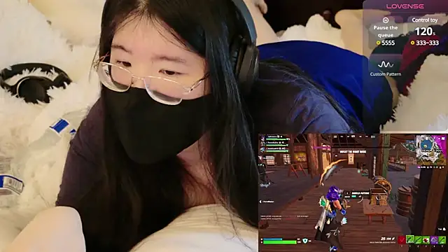 Snapshot of Kara-Nuna chatting on December 8, 2024, 8:30 am Kara-Nuna online show from December 8, 2024, 8:30 am