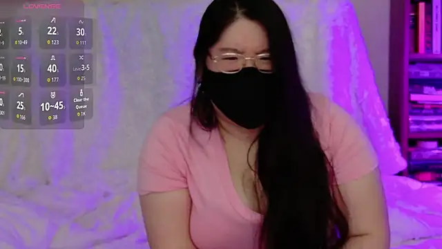 Snapshot of Kara-Nuna chatting on September 29, 2025, 5:12 am Kara-Nuna online show from September 29, 2025, 5:12 am