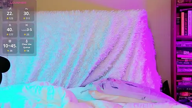 Snapshot of Kara-Nuna chatting on October 10, 2025, 2:10 am Kara-Nuna online show from October 10, 2025, 2:10 am