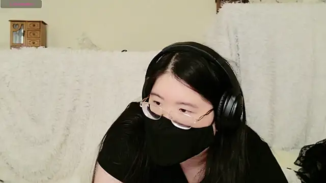 Snapshot of Kara-Nuna chatting on November 6, 2025, 2:12 am Kara-Nuna online show from November 6, 2025, 2:12 am