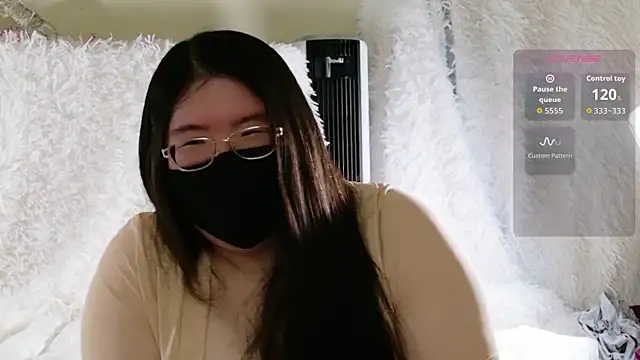 Snapshot of Kara-Nuna chatting on November 11, 2025, 5:18 am Kara-Nuna online show from November 11, 2025, 5:18 am