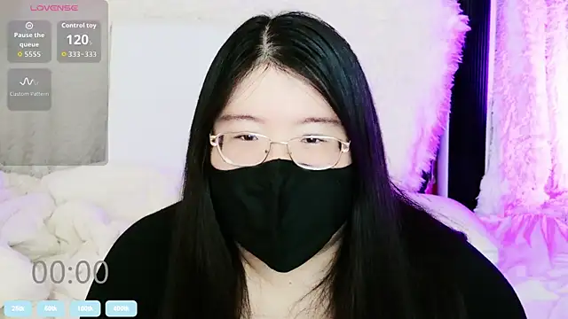 Snapshot of Kara-Nuna chatting on July 2, 2026, 1:05 am Kara-Nuna online show from July 2, 2026, 1:05 am