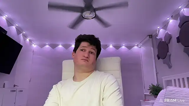 Lorenzo hernandez online show from March 1, 2025, 10:10 pm