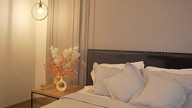 IrisBaker online show from April 10, 2026, 10:25 pm