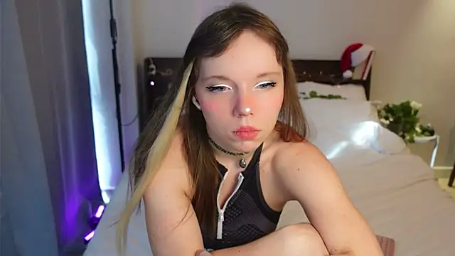 Snapshot of Ayra_Lust chatting on January 13, 2025, 7:11 am Ayra Lust online show from January 13, 2025, 7:11 am