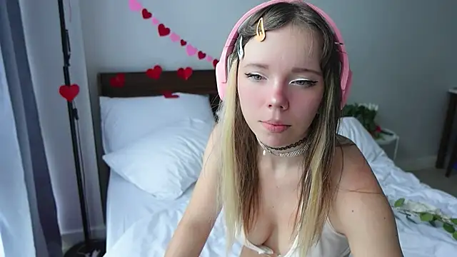 Snapshot of Ayra_Lust chatting on February 14, 2025, 3:54 am Ayra Lust online show from February 14, 2025, 3:54 am