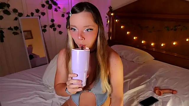 Snapshot of Ayra_Lust chatting on November 6, 2025, 11:04 pm Ayra Lust online show from November 6, 2025, 11:04 pm