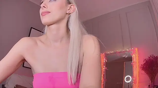 LoryWood online show from March 6, 2025, 3:24 pm