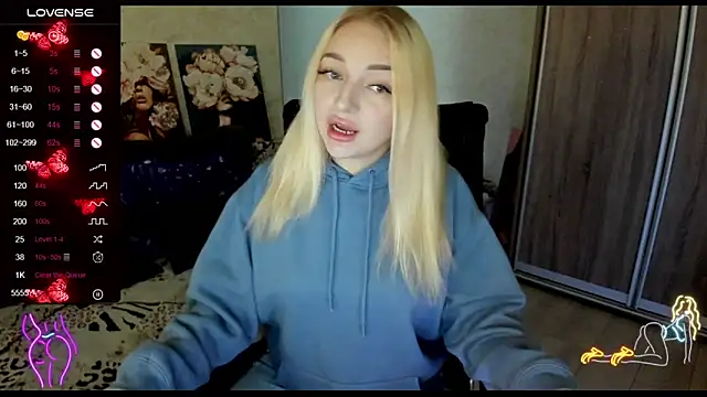 Snapshot of Stella__Cox chatting on October 3, 2025, 5:26 am Stella Cox online show from October 3, 2025, 5:26 am