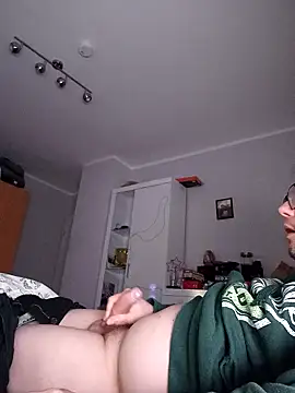 Snapshot of larsgessner30 chatting on December 15, 2025, 2:16 am larsgessner30 online show from December 15, 2025, 2:16 am