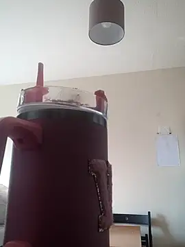 Milky flexy cat online show from March 8, 2025, 11:37 am