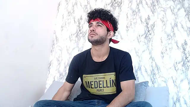 Snapshot of Moon_and_aaron chatting on February 17, 2026, 1:40 pm Moon and aaron online show from February 17, 2026, 1:40 pm