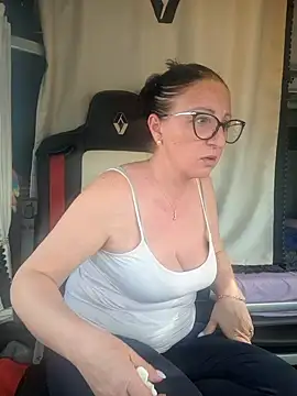 cuplubijoanna online show from February 16, 2025, 3:27 pm