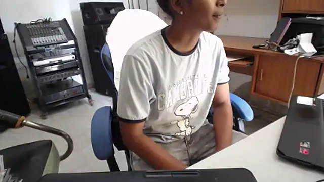 Snapshot of yohatinelly07 chatting on November 22, 2025, 2:38 pm yohatinelly07 online show from November 22, 2025, 2:38 pm