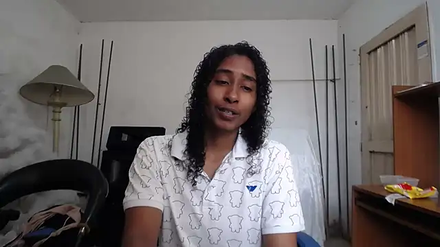 Snapshot of yohatinelly07 chatting on November 29, 2025, 4:32 pm yohatinelly07 online show from November 29, 2025, 4:32 pm