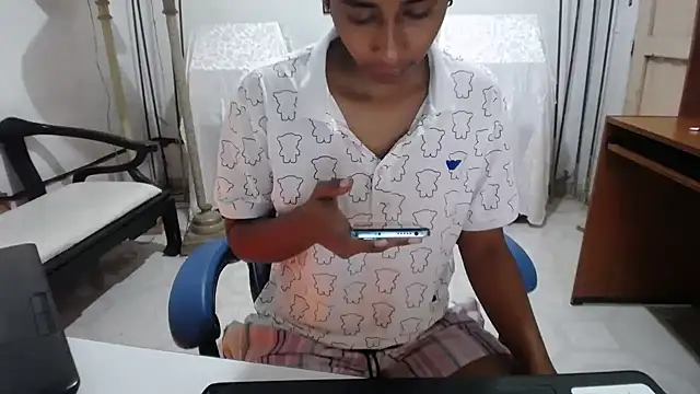 Snapshot of yohatinelly07 chatting on November 30, 2025, 11:58 am yohatinelly07 online show from November 30, 2025, 11:58 am