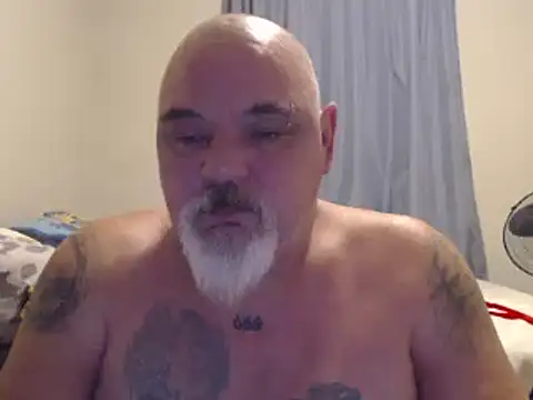 Newfiesausage1972 online show from January 7, 2025, 9:25 pm