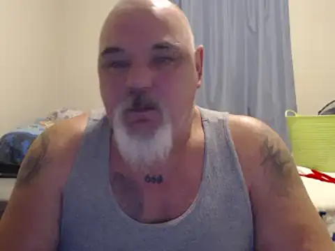 Newfiesausage1972 online show from January 11, 2025, 1:11 pm