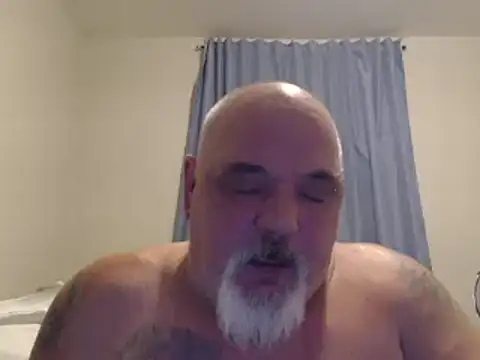 Newfiesausage1972 online show from January 12, 2025, 11:58 pm