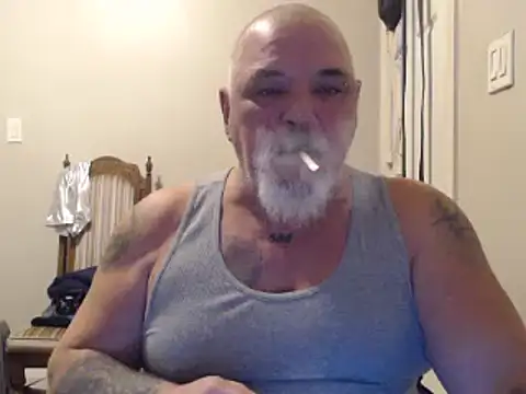 Newfiesausage1972 online show from January 30, 2025, 3:19 pm