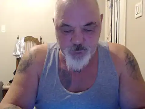 Newfiesausage1972 online show from January 30, 2025, 6:21 pm