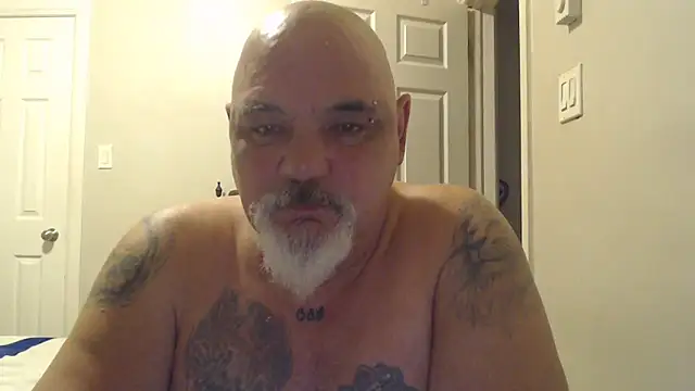 Newfiesausage1972 online show from March 16, 2025, 11:36 pm