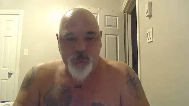 Newfiesausage1972 online show from March 23, 2025, 8:59 am