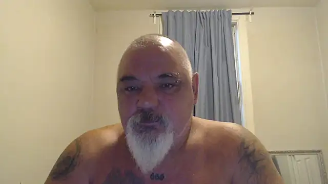 Newfiesausage1972 online show from October 24, 2025, 12:23 pm