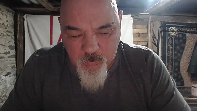 Newfiesausage1972 online show from January 11, 2026, 10:42 am