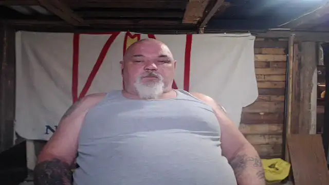 Newfiesausage1972 online show from April 25, 2026, 3:42 pm
