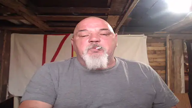 Newfiesausage1972 online show from May 2, 2026, 1:27 pm