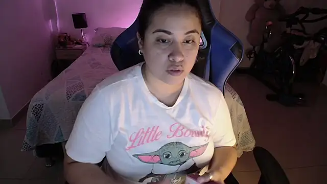 LauraHawkes online show from June 27, 2026, 5:01 am
