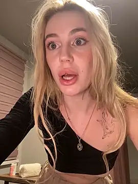 meanexx online show from December 15, 2024, 8:15 pm