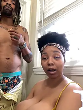 Snapshot of 1BeautyN1Beast chatting on December 4, 2024, 9:13 pm 1BeautyN1Beast online show from December 4, 2024, 9:13 pm