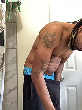 Snapshot of 1BeautyN1Beast chatting on December 8, 2024, 5:33 pm 1BeautyN1Beast online show from December 8, 2024, 5:33 pm