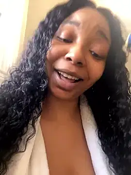 Snapshot of 1BeautyN1Beast chatting on December 8, 2024, 8:36 pm 1BeautyN1Beast online show from December 8, 2024, 8:36 pm