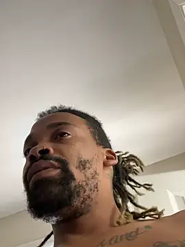 Snapshot of 1BeautyN1Beast chatting on December 14, 2024, 5:36 pm 1BeautyN1Beast online show from December 14, 2024, 5:36 pm